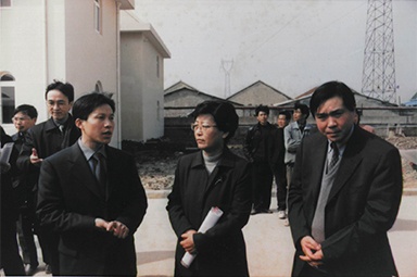 2001年2月20日，時任國家環保局副局長汪紀戎一行視察公司