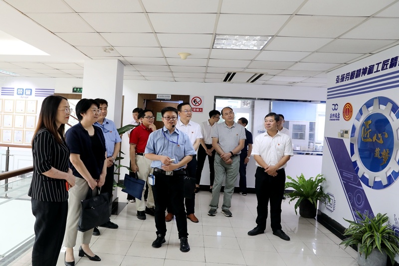 2020年7月14日，時任浙江省總工會黨組成員、副主席張衛華一行蒞臨景興紙業調研推進新時代產業工人隊伍建設改革工作